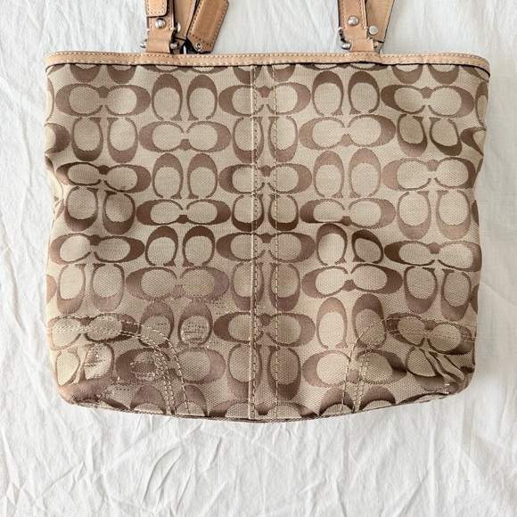 Vintage Coach Hamptons Signature Canvas Tote - Picture 3 of 9